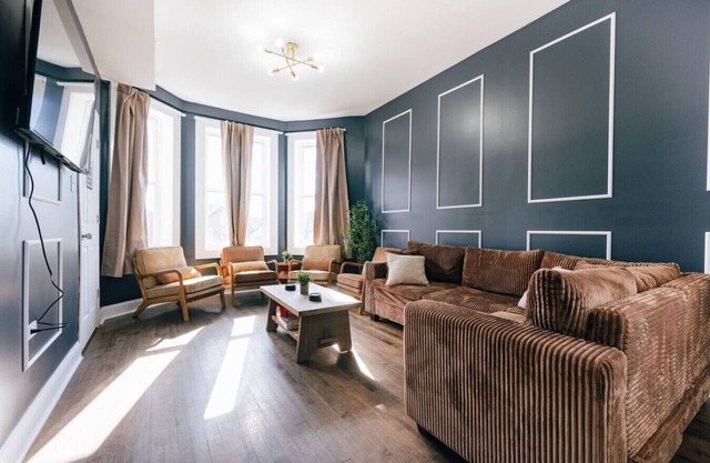 Sleeps 12 - Games - 10 Min to