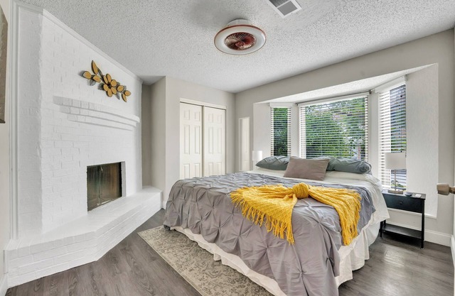 Sleeps 16 Budget-Friendly Spacious Haven