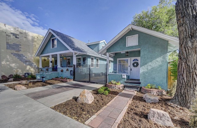 Sleeps 16 Historic Charm Meets Modern Comfort in Old Colorado