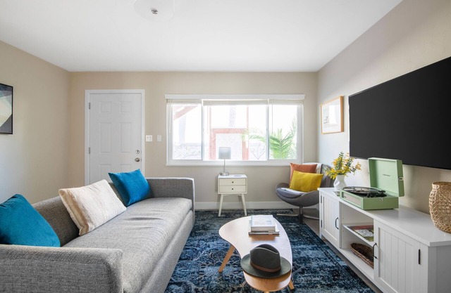 Sleeps 21, 7 Condos | 5 minutes from La Jolla Cove