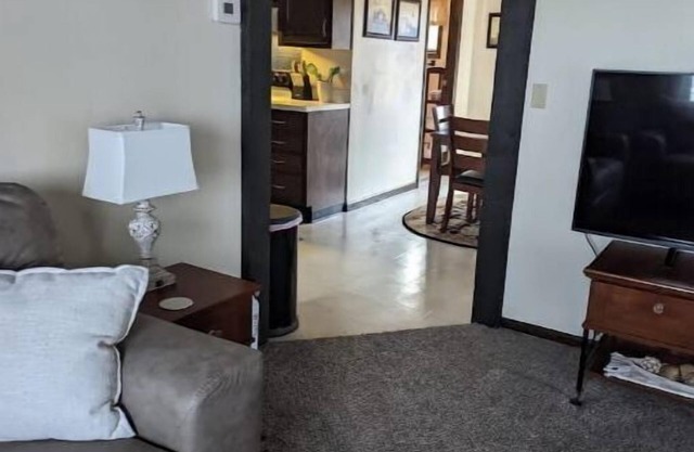 Sleeps 21: Perfect for Large Group. 11 Beds.
