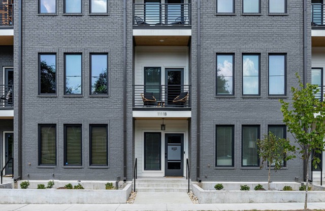 * SLEEPS 24* Keep the Secret 3 - *2 Units * 8BR* 8BA * Amazing townhomes*