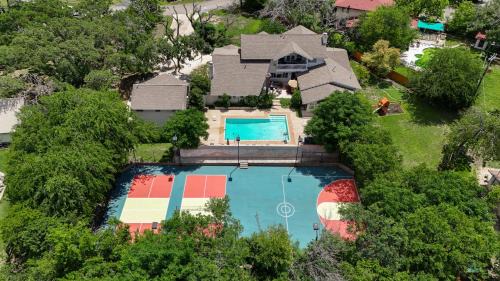 Sleeps 26 Pool Sports Court Theater Putt Putt