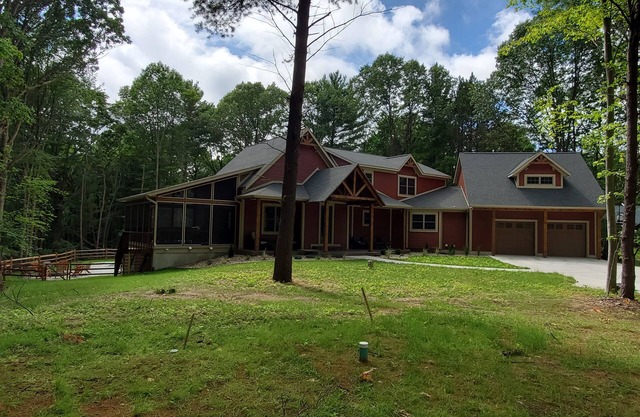 Sleeps 34! Brand New Construction 2020! Pool, Hot tub, Sand Volleyball Court!