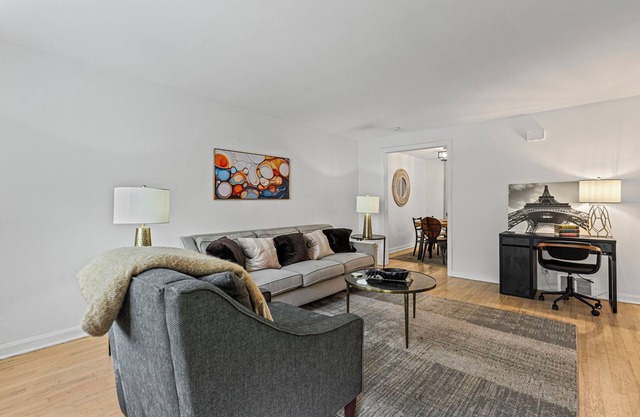 Sleeps 5, 3 Queen Beds, Centrally Located, Near Downtown KC & County Club Plaza