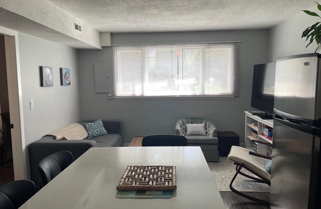 Sleeps 5 Clean & Cozy Hastings Sunrise Suite