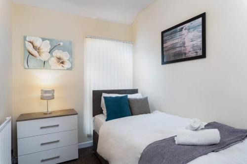 Sleeps 5, Smart TV's in bedrooms