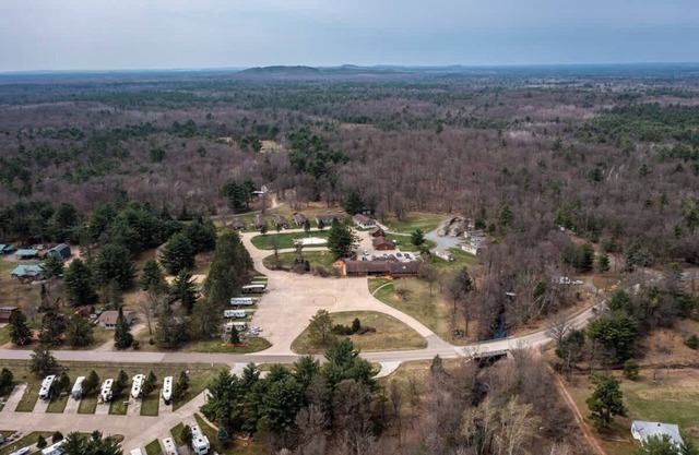 Sleeps 6, 3BR, Fully Furnished, On-site Fun