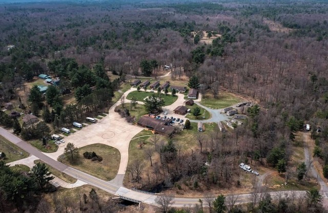 Sleeps 6, Fully Furnished, On-site Dining & Fun.