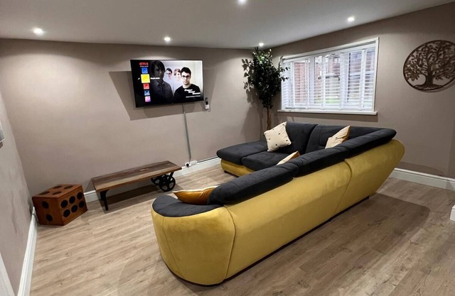 Sleeps 6 - Premier in mattress