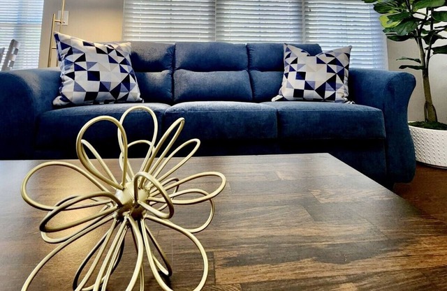 Sleeps 6/Smart TVs/Fenced Backyard/Self Check-In/Private Office