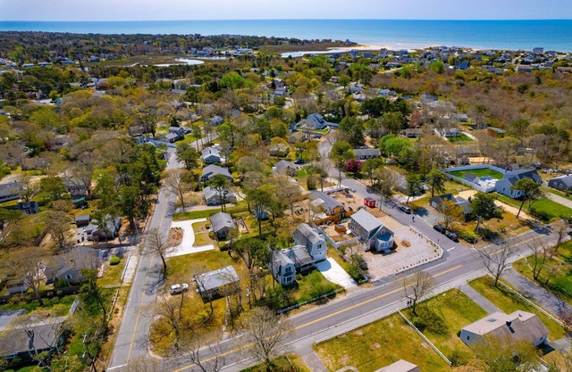 Sleeps 9 Beach House in West Dennis .5 Miles To Nantucket Sound Beaches Dogs Wel