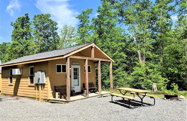 Sleeps up to 4, kitchenette, full bathroom, air conditioned/heated, free WiFi