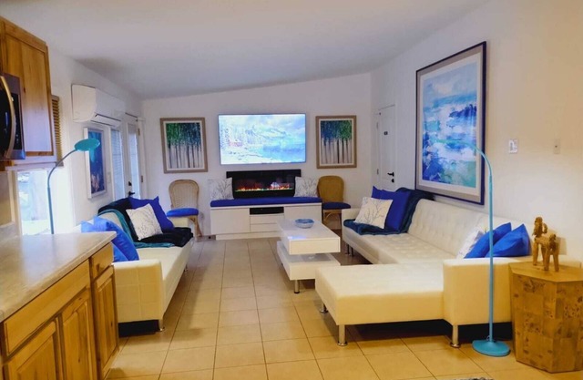 Slice of Heaven. Vacation or Workation - Perfect Get-Away by the River and Trail