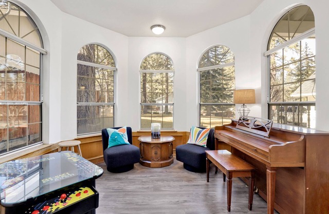 Slice of Paradise Big Bear~ Incredible Resort Estate