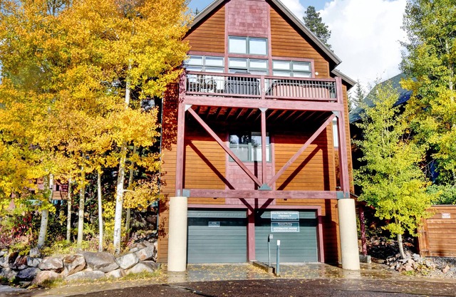 Slopeside Luxury Villa 62 / Hot Tub & Views/Arcade - $500 FREE Activities & Equipment Rentals Daily