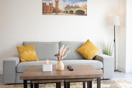 Slough Central Flat Free Parking