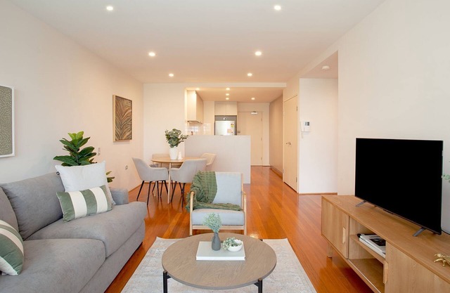 Slow Beam, Bondi Beach Isyd