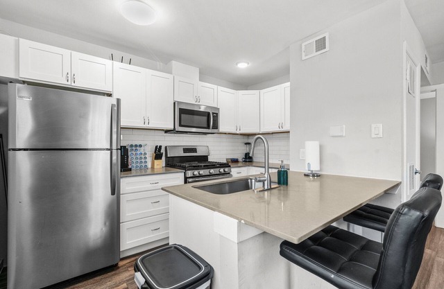 Small 1 Bedroom Apt in Highland Austin 1733