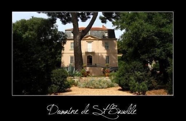 Small 19th-century chateau 4km from the sea. Promo 2 to August 16 Sem 4500 euros