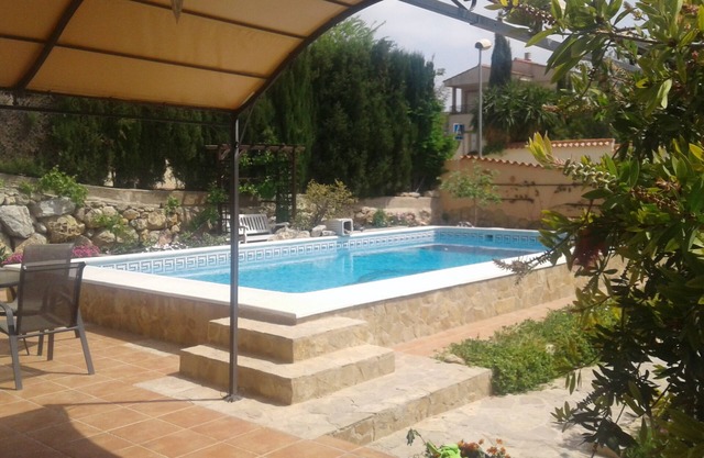 Small apartment with private pool, terrace and parking Es un Apartmento para 2