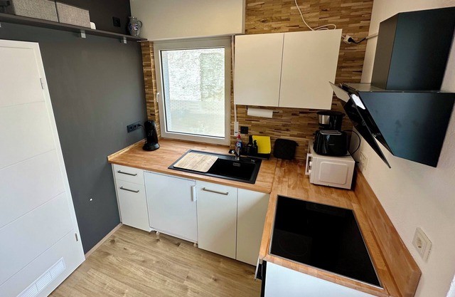 Small, compact apartment, fully equipped with a workplace