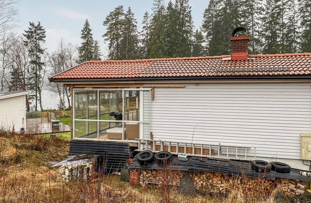 Small, cozy cottage with lake view.
