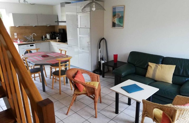 Small house with private garden 400m from Blancs Sablons beach