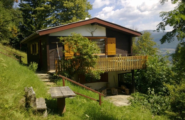 Small hut with a great panorama and plenty of space for families