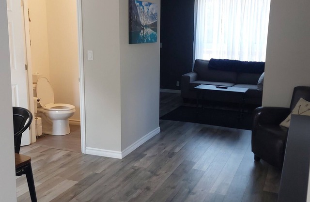 Small retreat home located in Midland. 5 minute walk to Downtown, Restaurants.