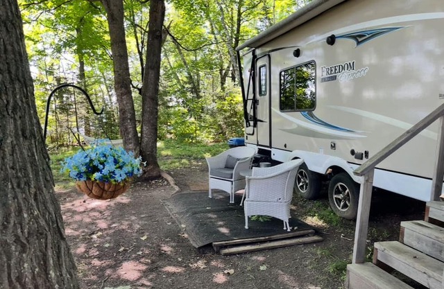 Small RV come “GLAMP” in style