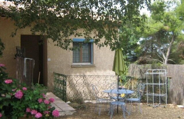 Small, simple apartment in the heart of the Luberon countryside.