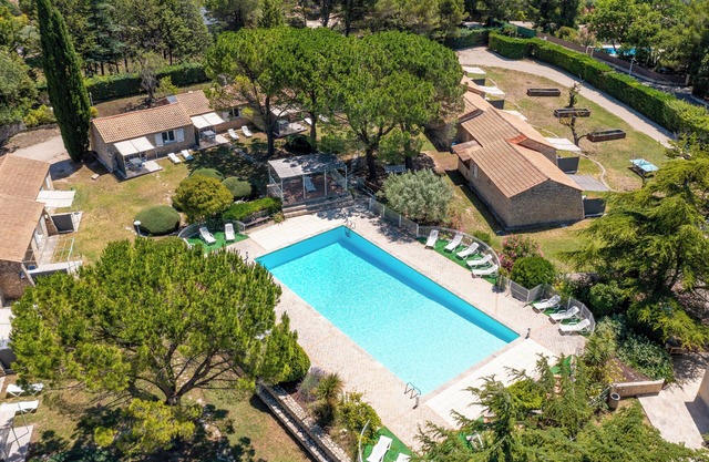 Small T2 cottage in provencal style