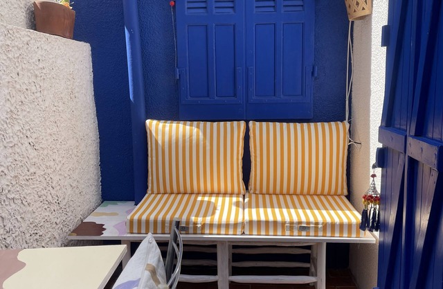 Small town house with terrace at the foot of Notre Dame de la Garde