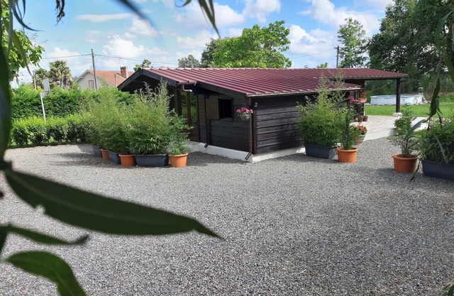 Smallwater Lake Chalet, family friendly, with lakeside views & free fishing