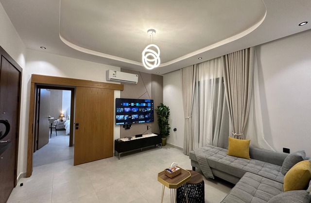 Smart Comfort Apartment in Jeddah with WiFi + Streaming