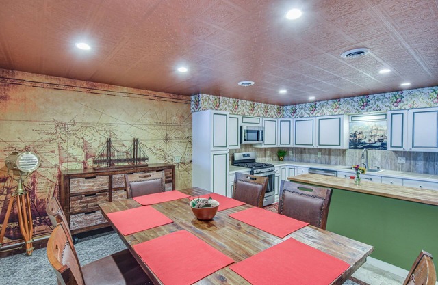 Smethport Vacation Rental w/Fireplace & Lake View