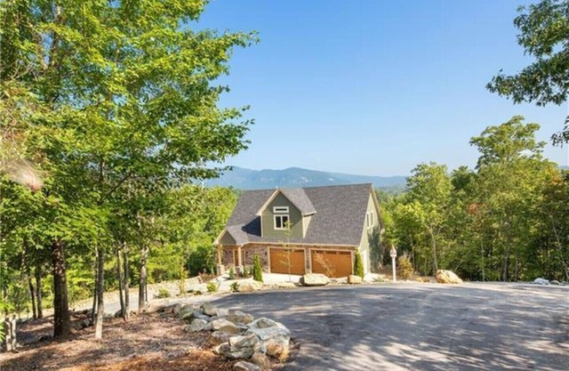 SMITH TREEHOUSE LAKE LURE: CLOSE TO ASHEVILLE AND TYRON WITH KILLER VIEWS