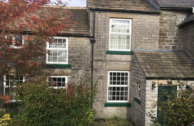 Smithy Cottage; comfortable 18th Century Cottage. In the Peak District Park