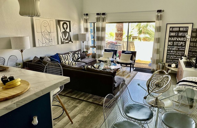 Smoke Tree Racquet Club Condo 7 min Drive to Downtown Palm Springs!