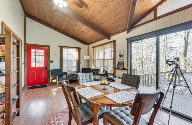 Smoky Mountain Cabin w/Fire Pit & Stunning Views!