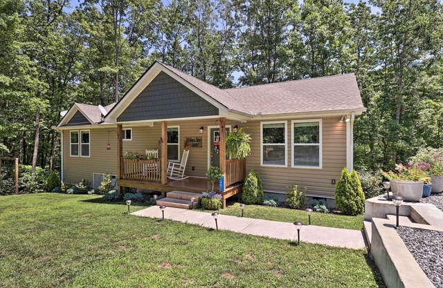 Smoky Mountains Leicester Home w/Deck!