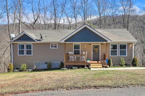 Smoky Mountains Leicester Home with Deck!