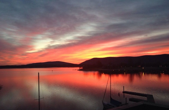 Smooth Sailing at Smith Mountain Lake! Sleeps 4