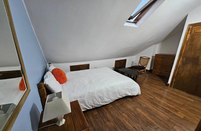 SnoozeDen Wellesley Slough Station | Double Room