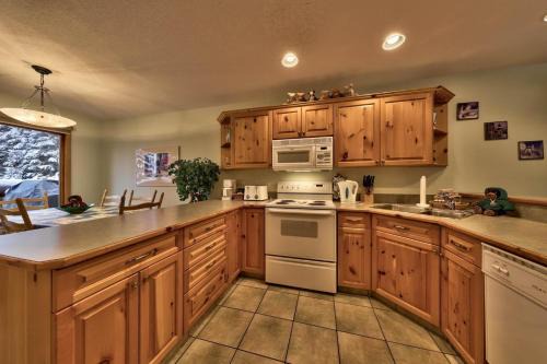 Snow Creek Village #20 By Bear Country