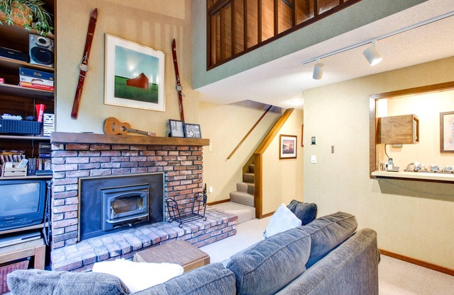 Snowater Condo #59 - Wi-Fi - Sleeps 6