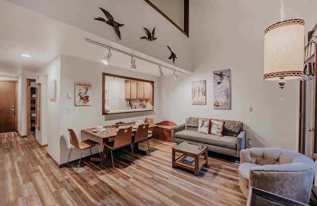 Snowater Condo #91 - Wi-Fi - Pets Ok - Sleeps 6