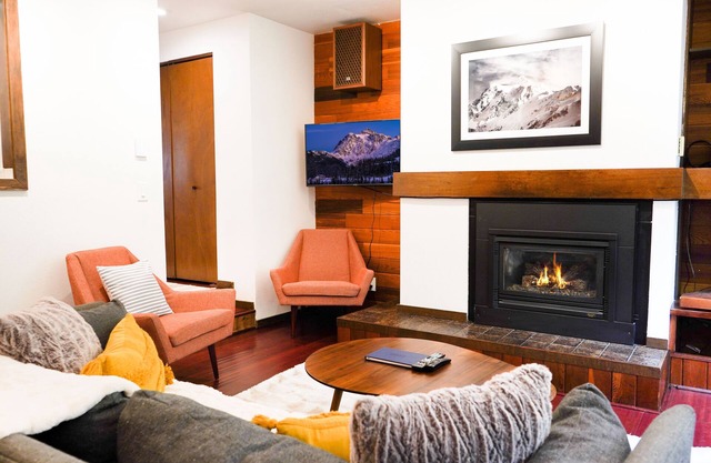 Snowater Condo - with amenities, trails and river access