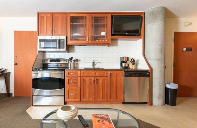 Snowbird Cliff Club Lux Condo-2 BR/3 BA-Sleeps 10. Great price!